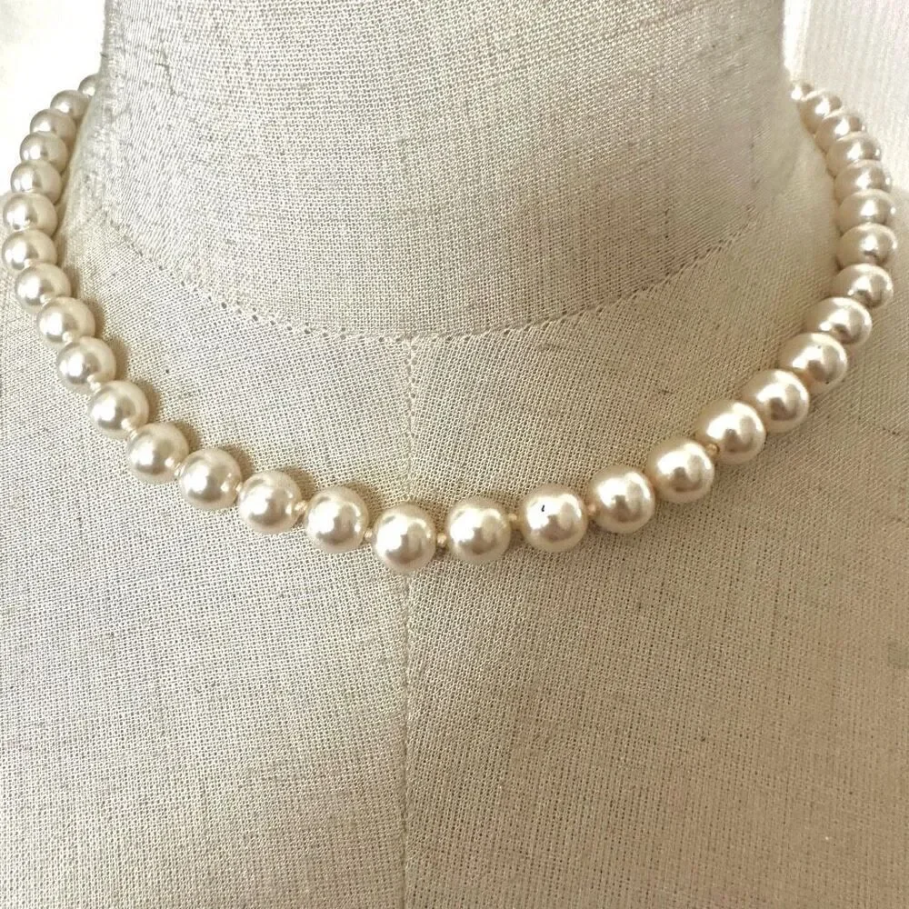 Faux pearl single strand necklace